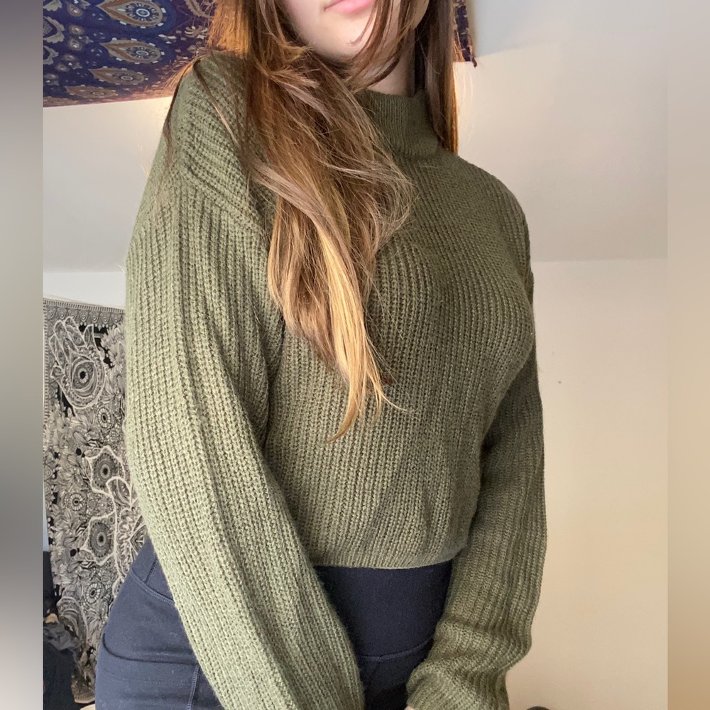 Cropped Dark Green Super Soft Sweater! 🌲